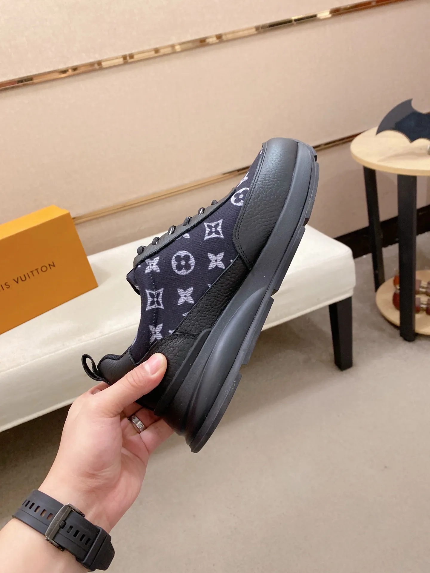 Factory price: 442💰🎉🎉LV~Louis Vuitton trendy men's shoes, new shipments, latest matching, same style as the official website, super high quality, best-selling season [strong][strong][strong] Selected first-layer cowhide, comfortable and breathable mesh lining, original last, comfortable on the feet, wear-resistant rubber outsole, size: 38-44.